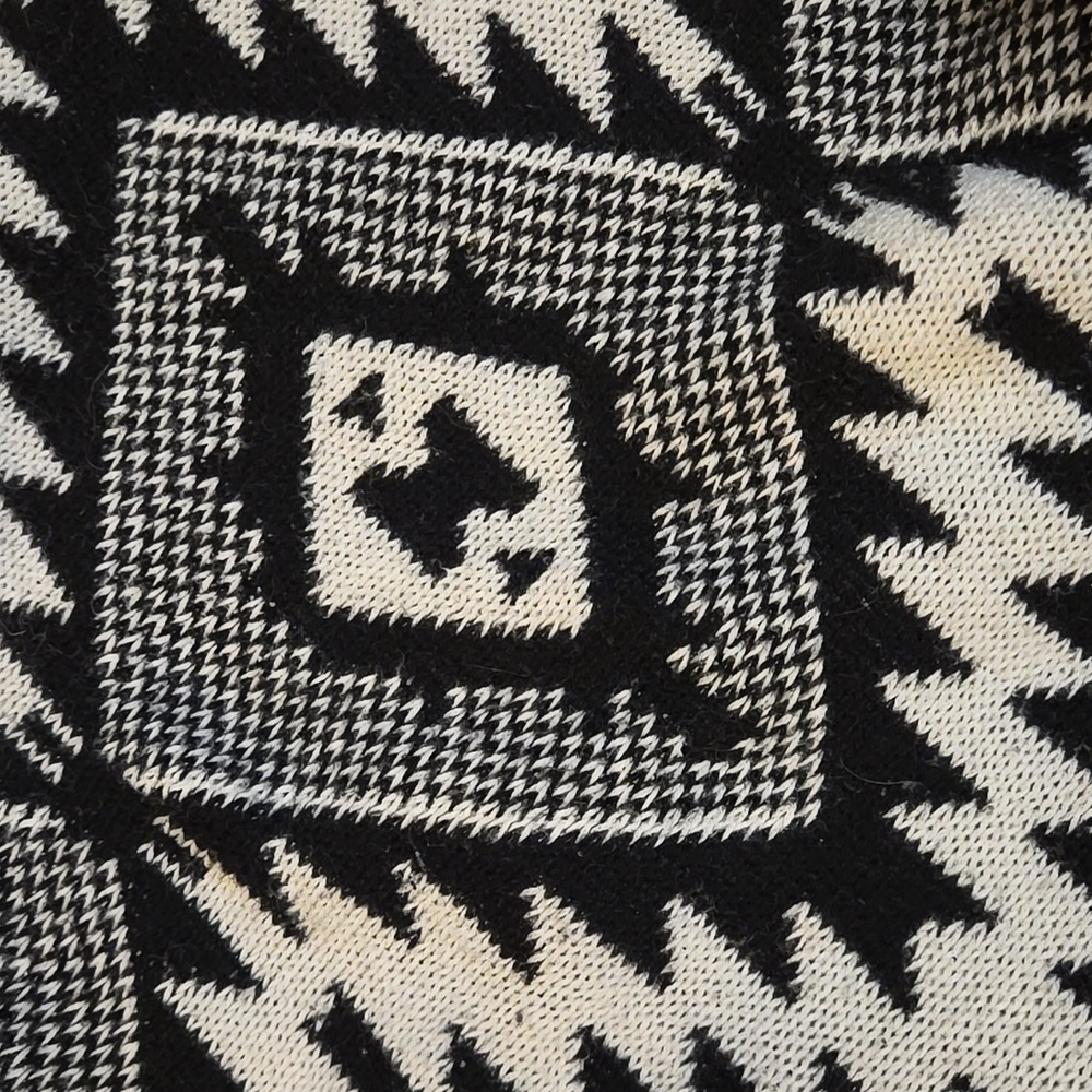 Geometric Pattern Sweater | M - Picture 3 of 6